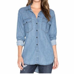 FREE PEOPLE XO Button Up Top in
Chambray Size Medium 100% Cotton